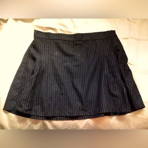 🌷2/$15 Garage black pin stripe skirt. Size X-Large.